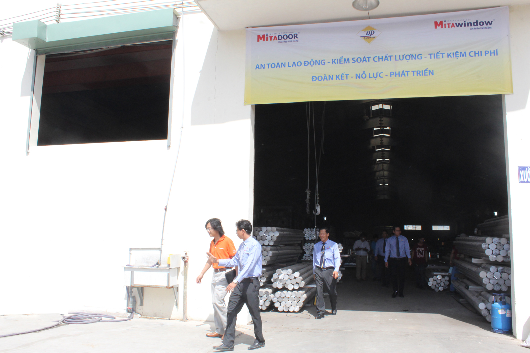 Akzonobel chung nhan mitadoor